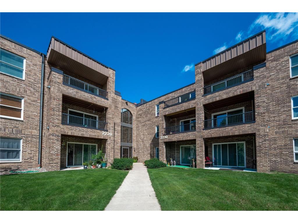 2220 Midland Grove Road #302 Roseville MN 55113 6693640 image1