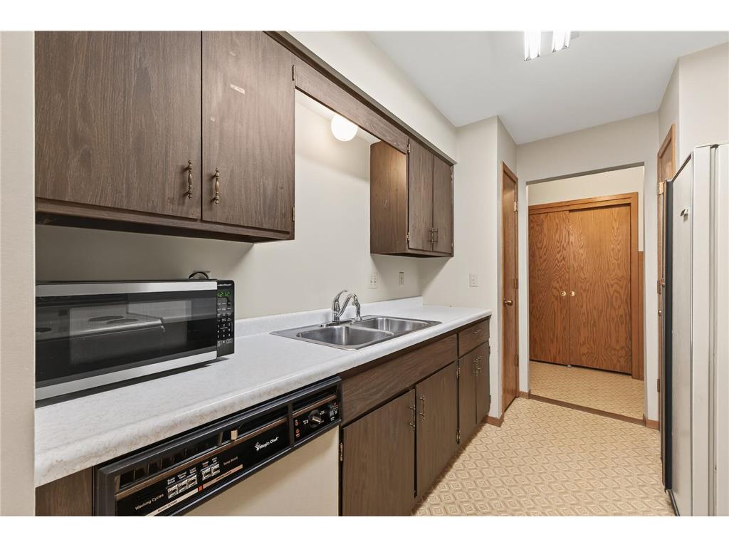 2220 Midland Grove Road #304 Roseville MN 55113 6759920 image10