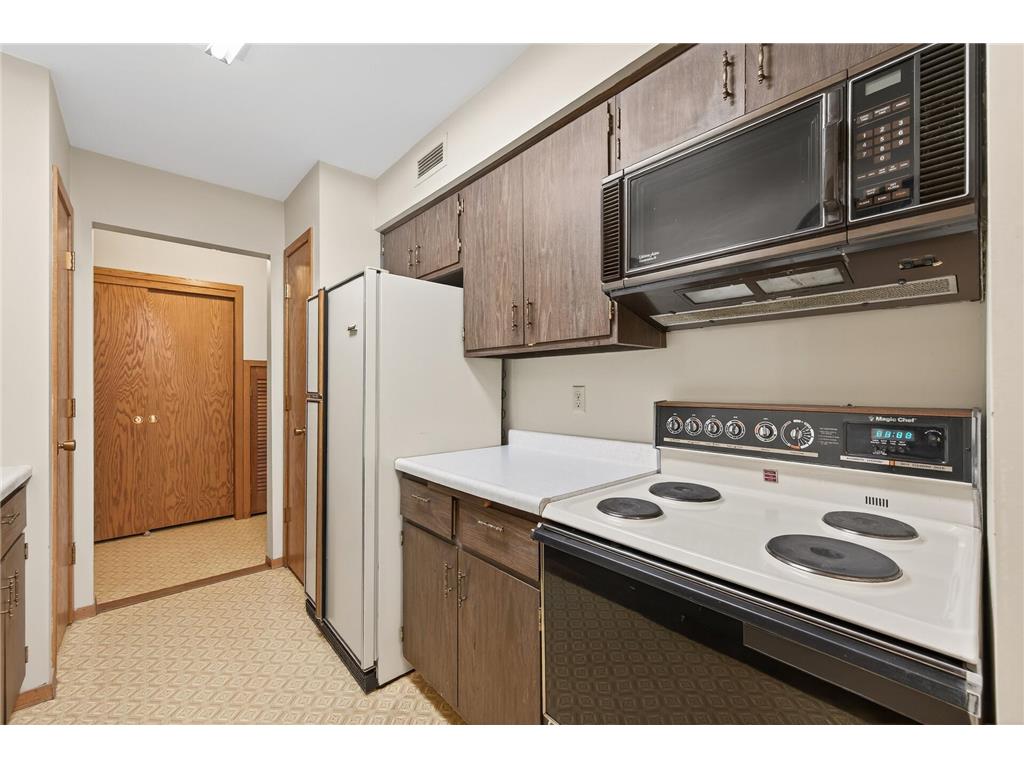 2220 Midland Grove Road #304 Roseville MN 55113 6759920 image11