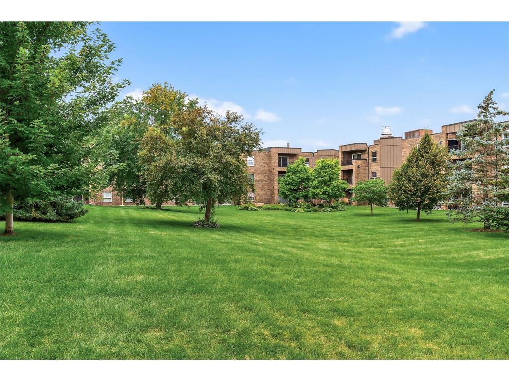 2220 Midland Grove Road #304 Roseville MN 55113 6759920 image25