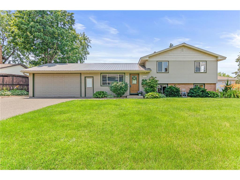 2220 Radatz Avenue North Saint Paul MN 55109 6568356 image1