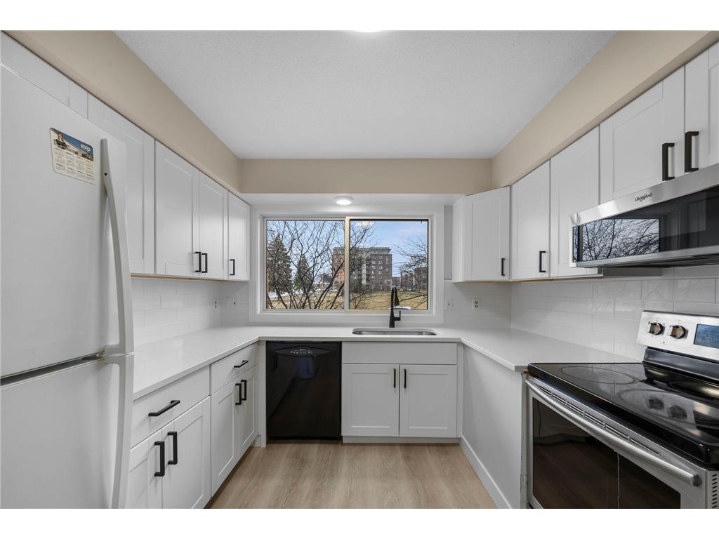 2221-2223 W 82nd Street Bloomington MN 55431 7077830 image4