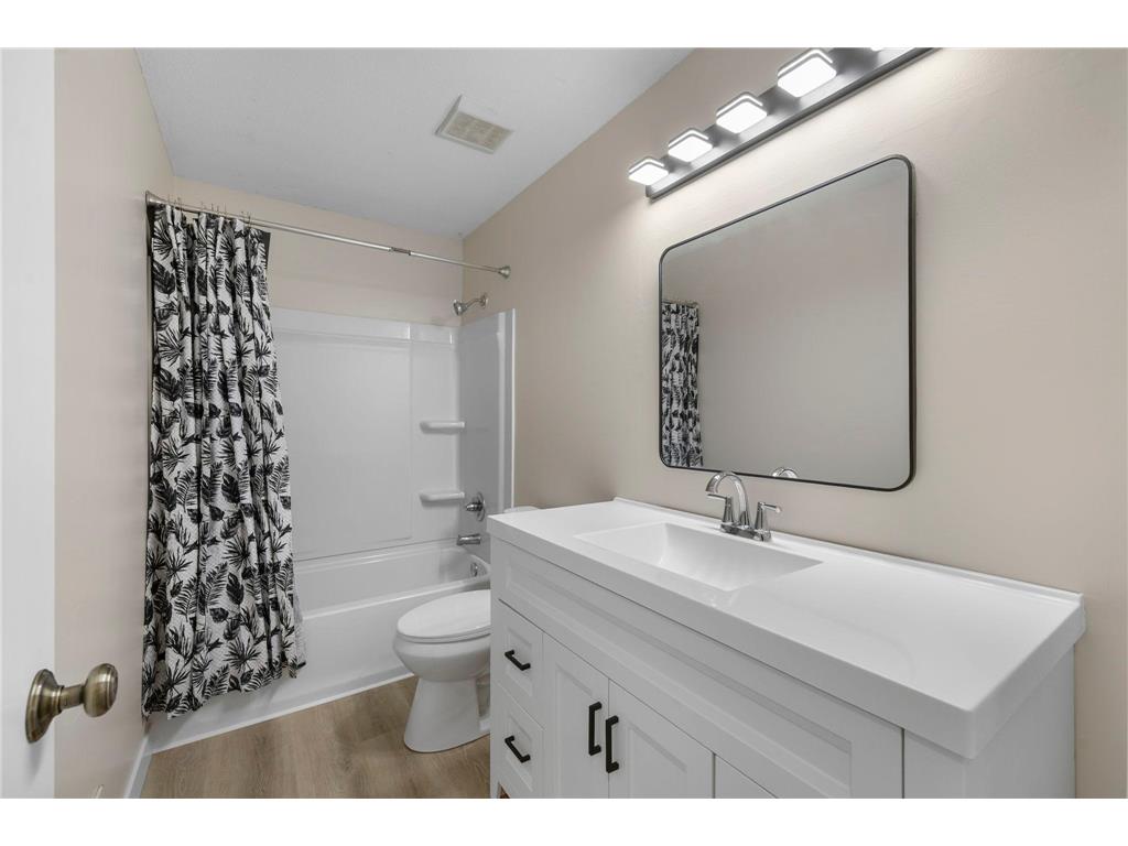 2221-2223 W 82nd Street Bloomington MN 55431 7077830 image6