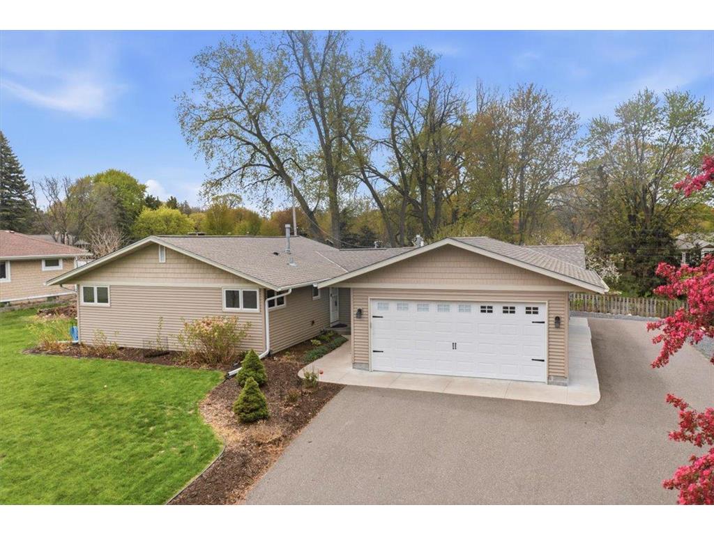 2222 Draper Avenue Roseville MN 55113 7059386 image1