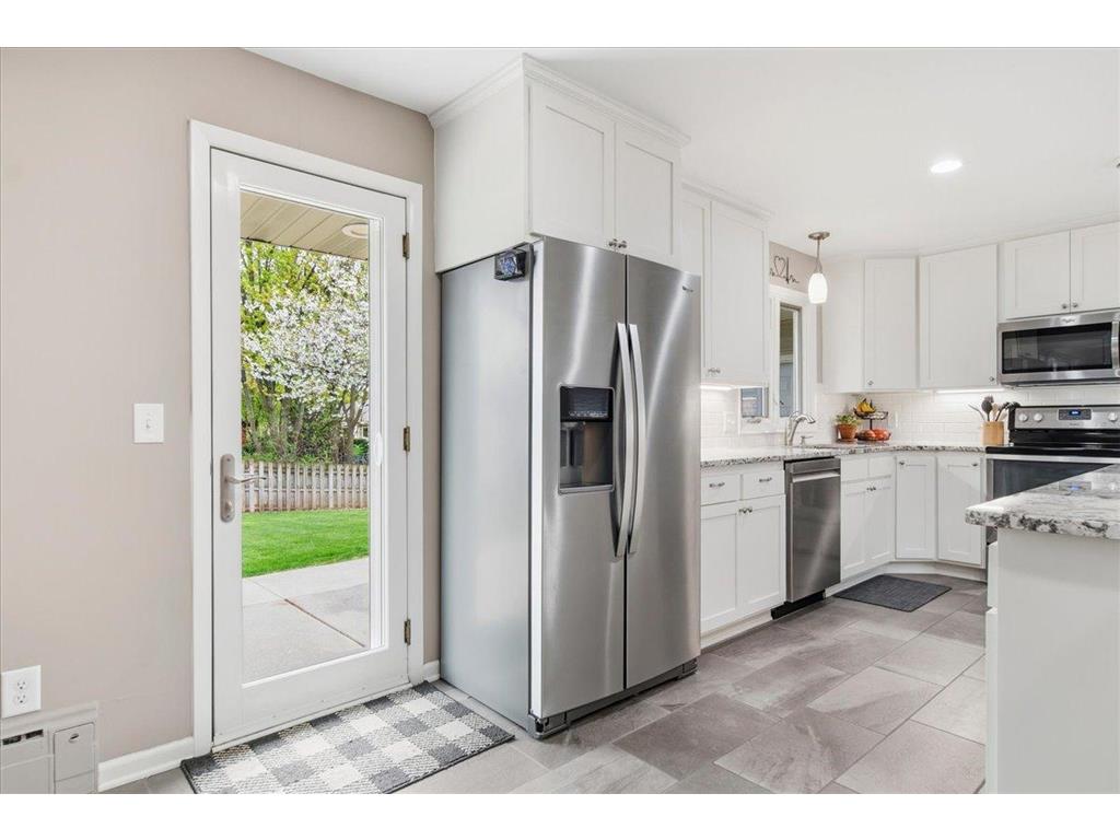 2222 Draper Avenue Roseville MN 55113 7059386 image14