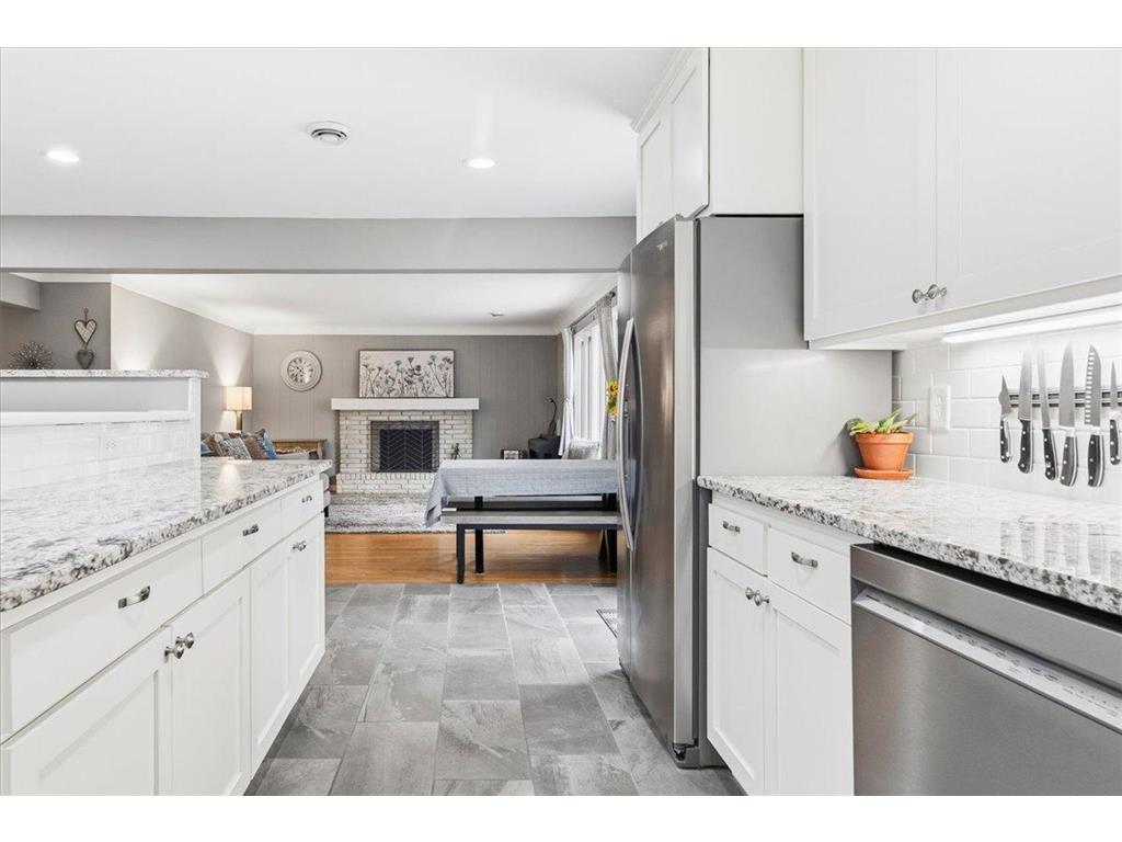 2222 Draper Avenue Roseville MN 55113 7059386 image19