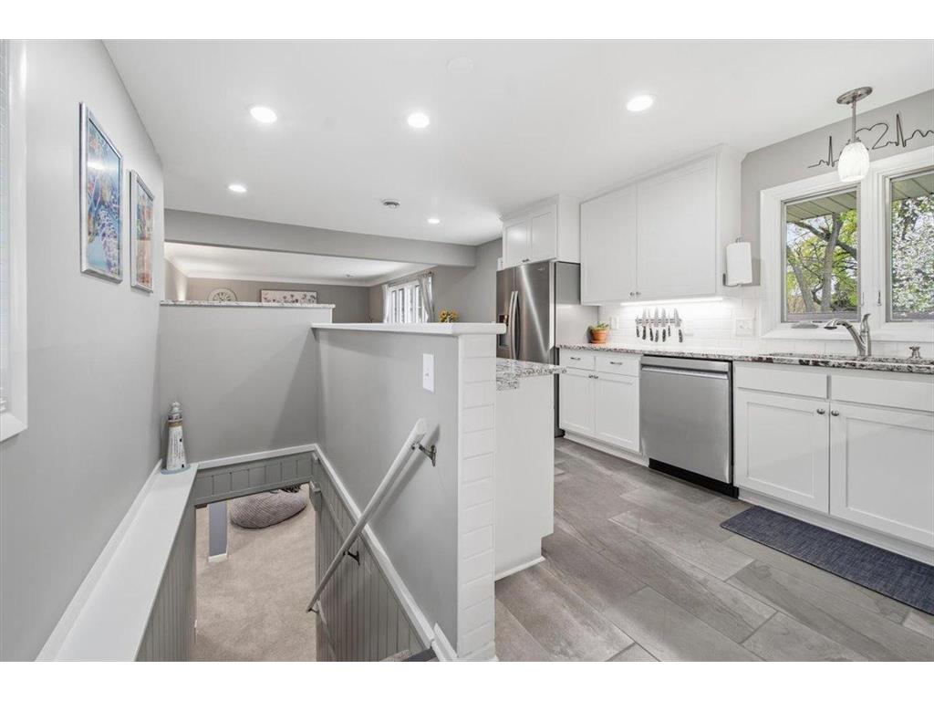 2222 Draper Avenue Roseville MN 55113 7059386 image22
