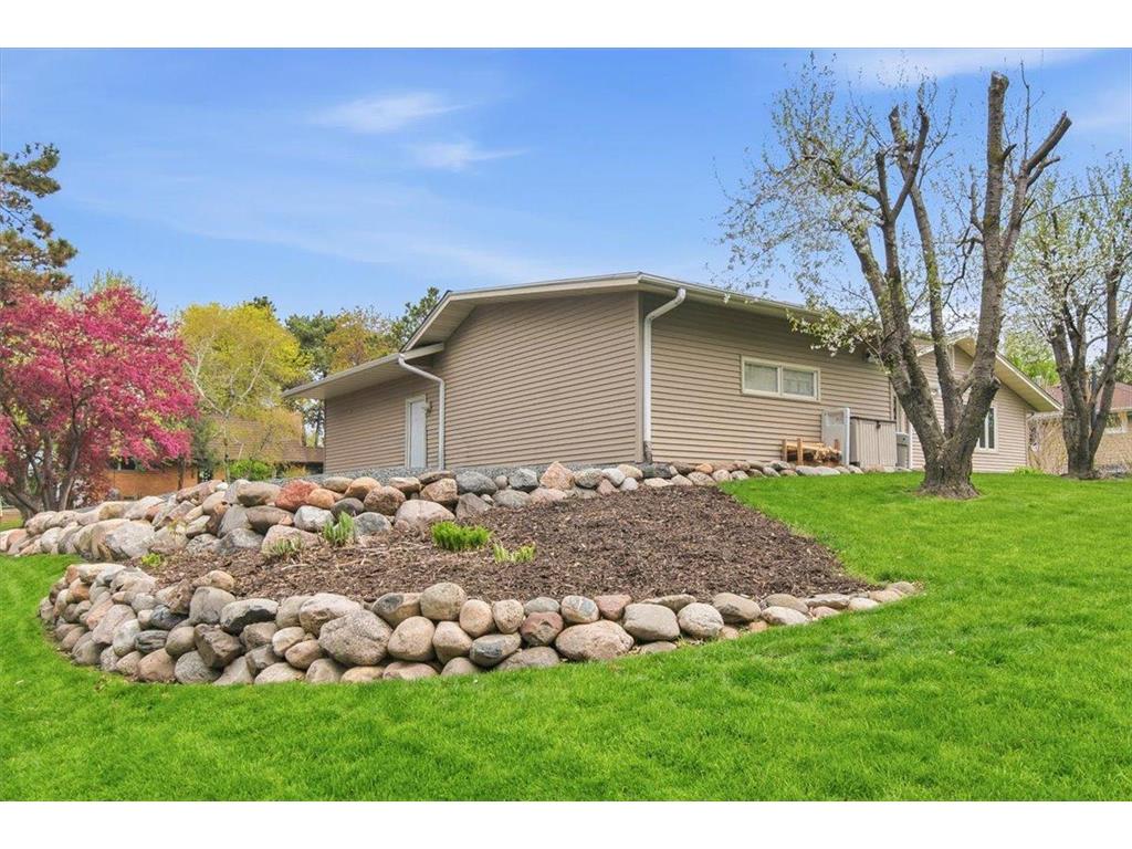 2222 Draper Avenue Roseville MN 55113 7059386 image64
