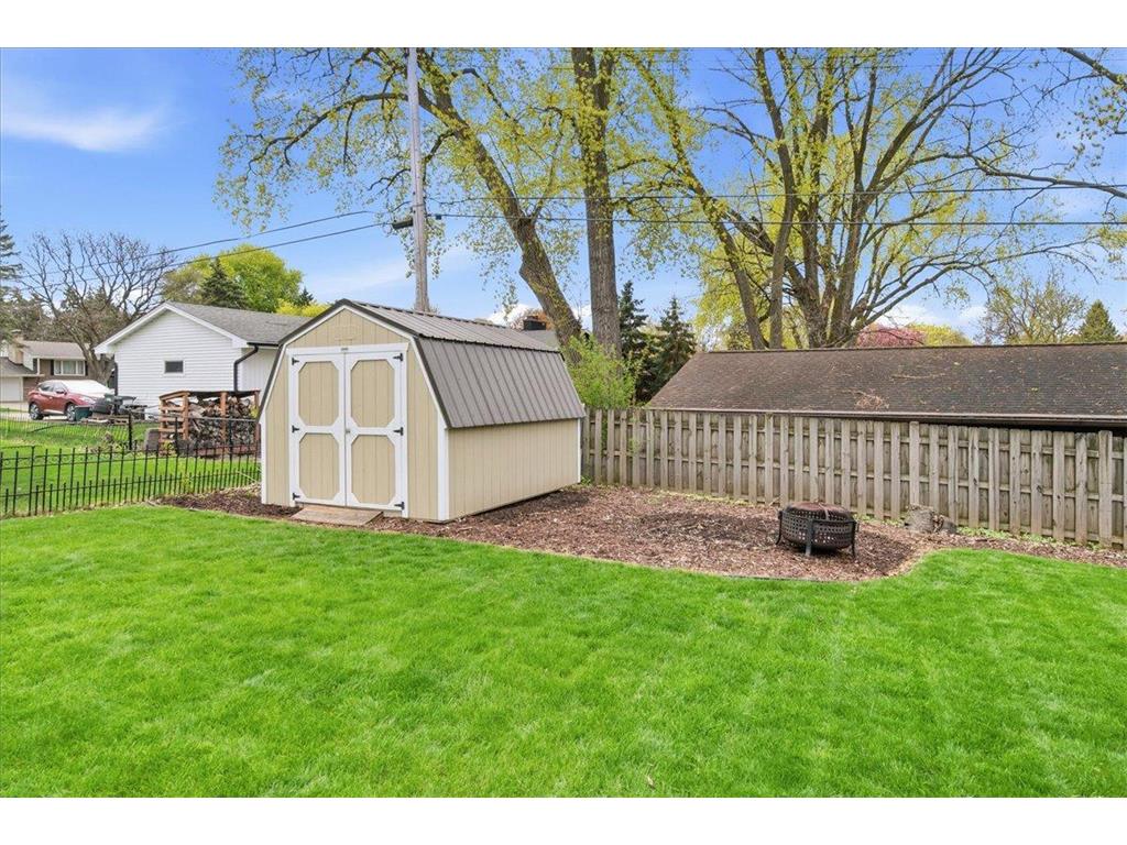 2222 Draper Avenue Roseville MN 55113 7059386 image67