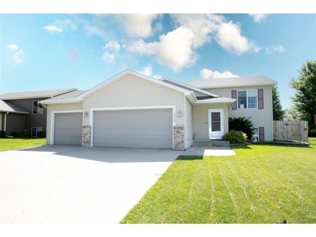 2223 Fairbanks Drive North Mankato MN 56003 6748180 image1