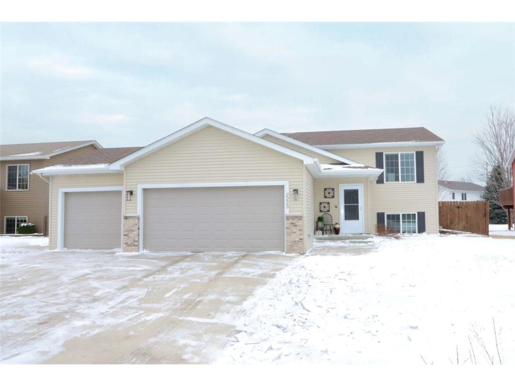2223 Fairbanks Drive North Mankato MN 56003 7016894 image1