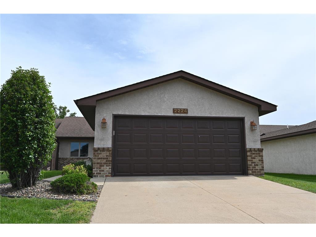 2224 Vierling Drive E Shakopee MN 55379 6550157 image1