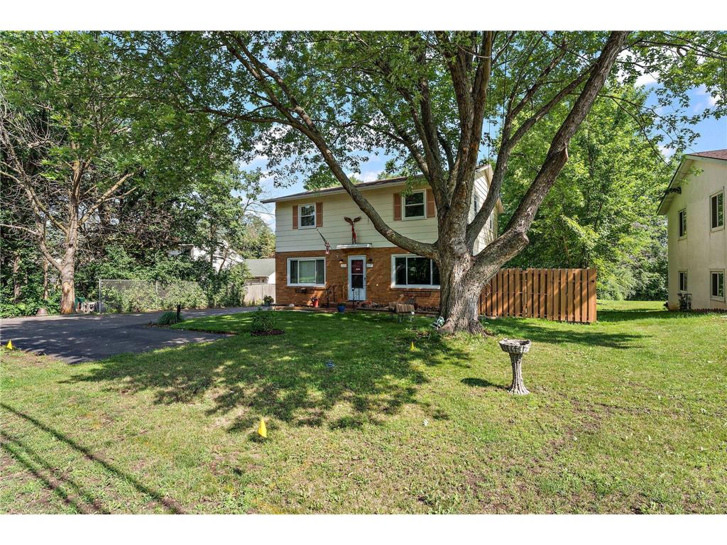 2225-2227 Londin Lane E Saint Paul MN 55119 6390224 image1