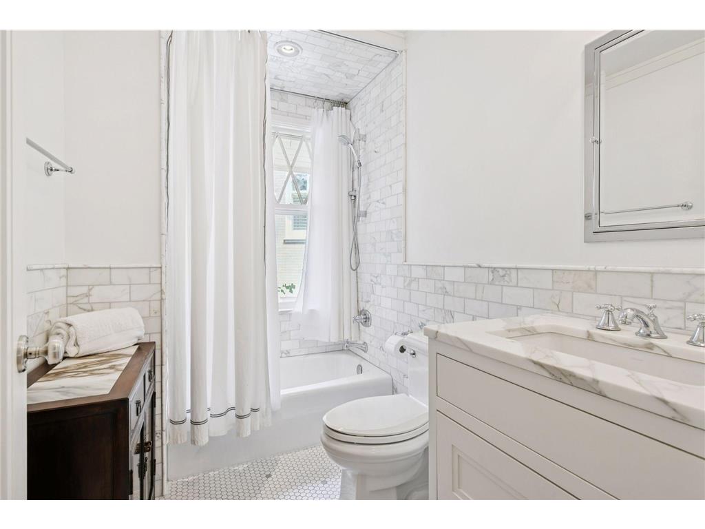 2225 E Lake Of The Isles Parkway Minneapolis MN 55405 - Lake of the Isles 6759935 image36