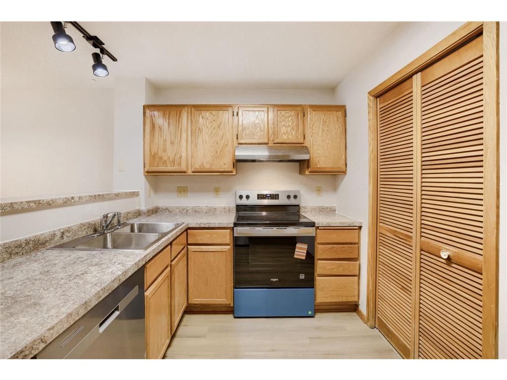 2225 Ranchview Lane N #7 Plymouth MN 55447 7075942 image10