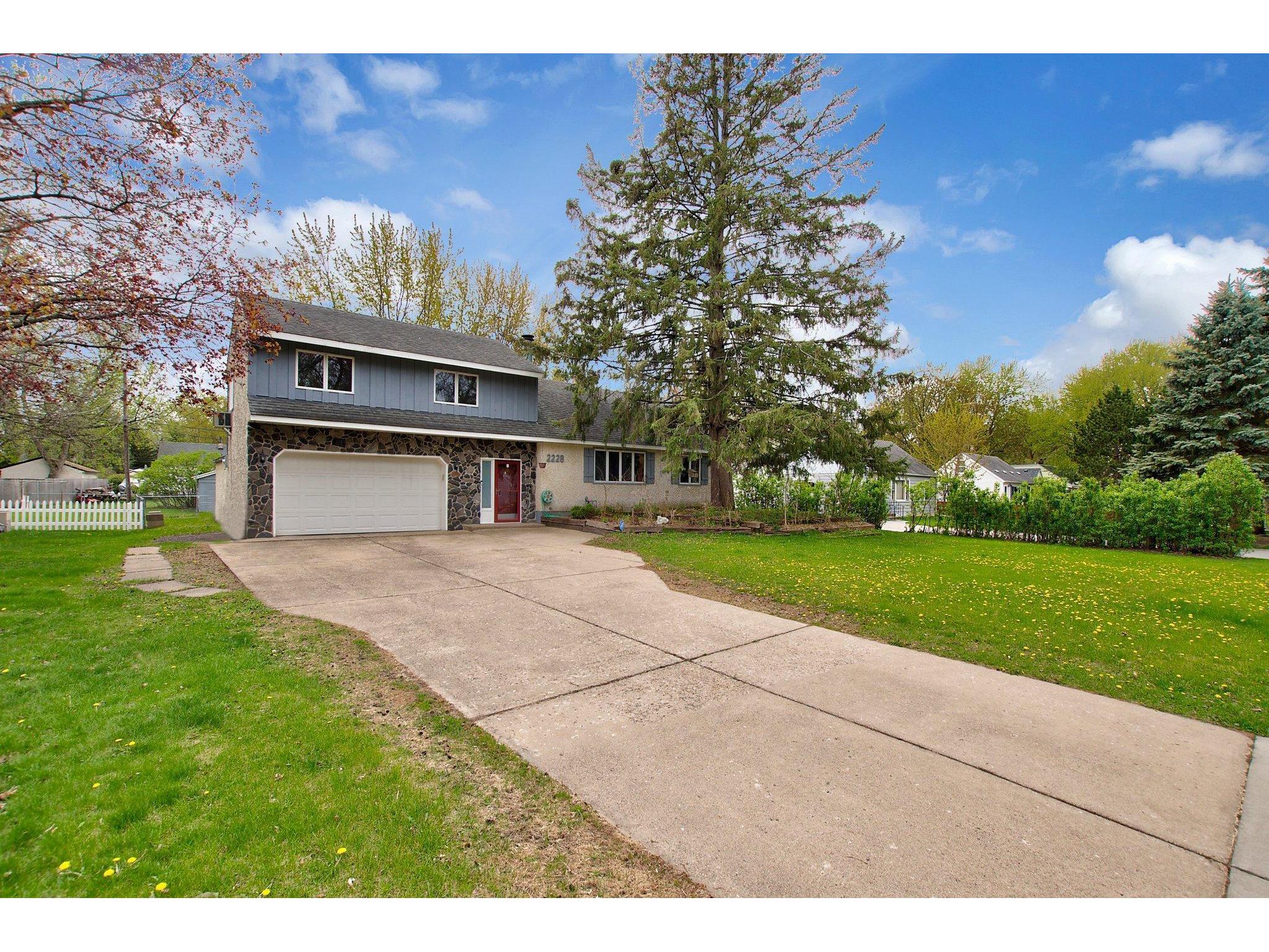 2228 Oakwood Drive, Mounds View, MN 55112 MLS 5754231 Edina Realty