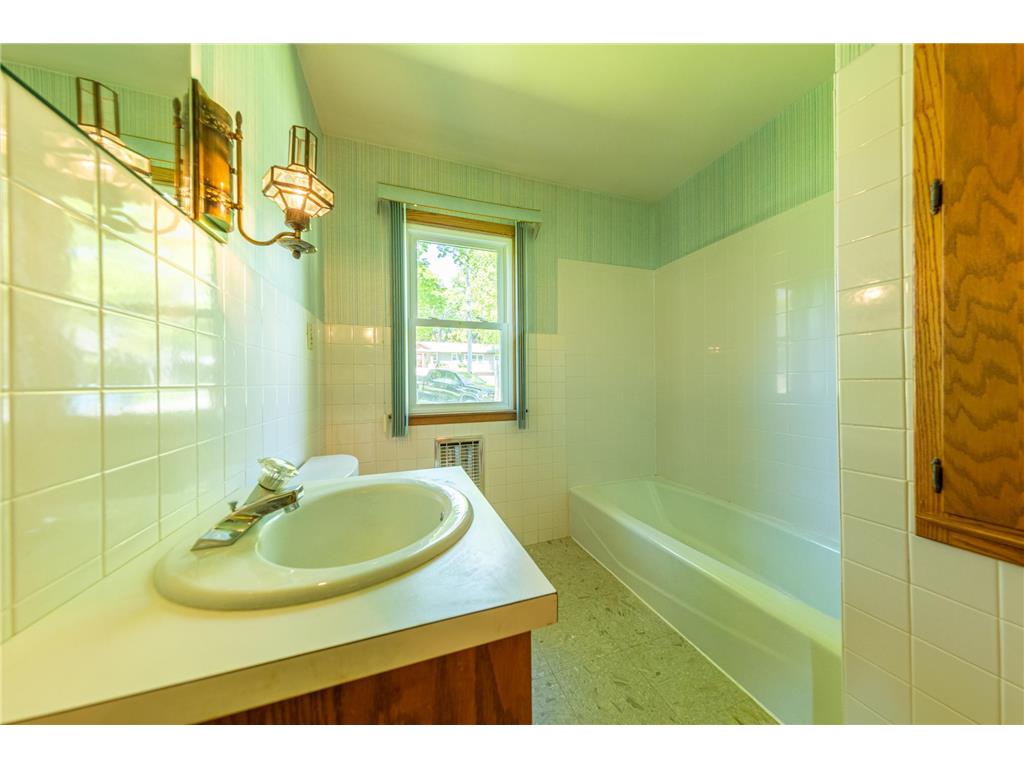 223 Central Avenue N Wayzata MN 55391 7071388 image32