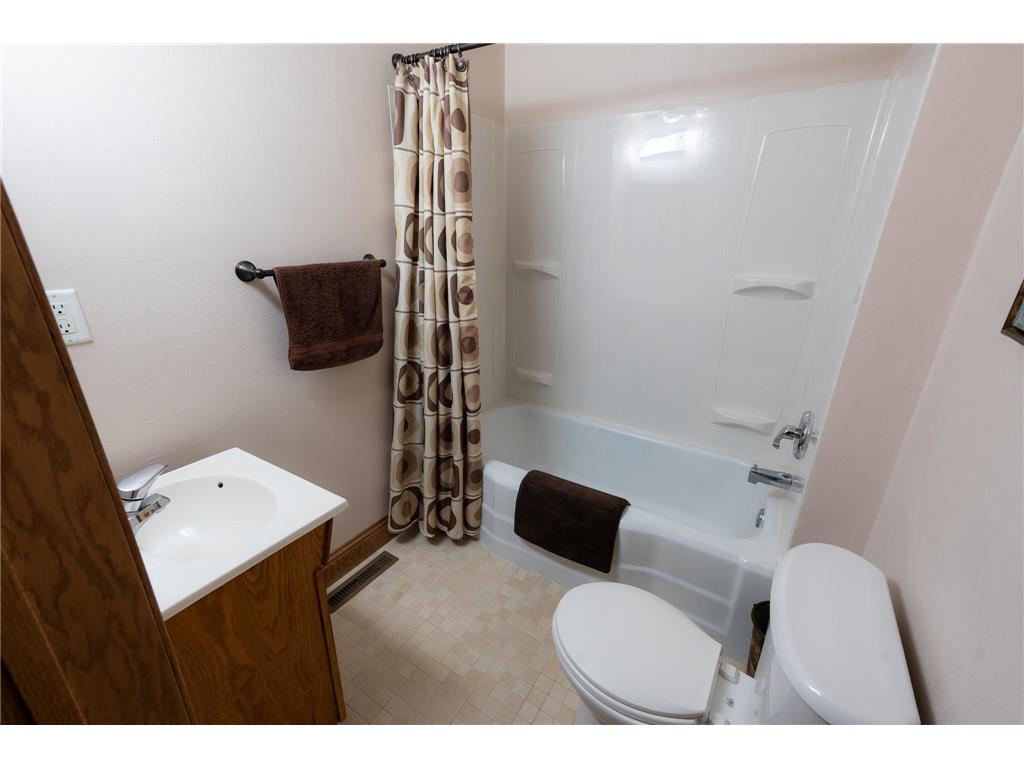 223 E Oak Street Tyler MN 56178 7096187 image14