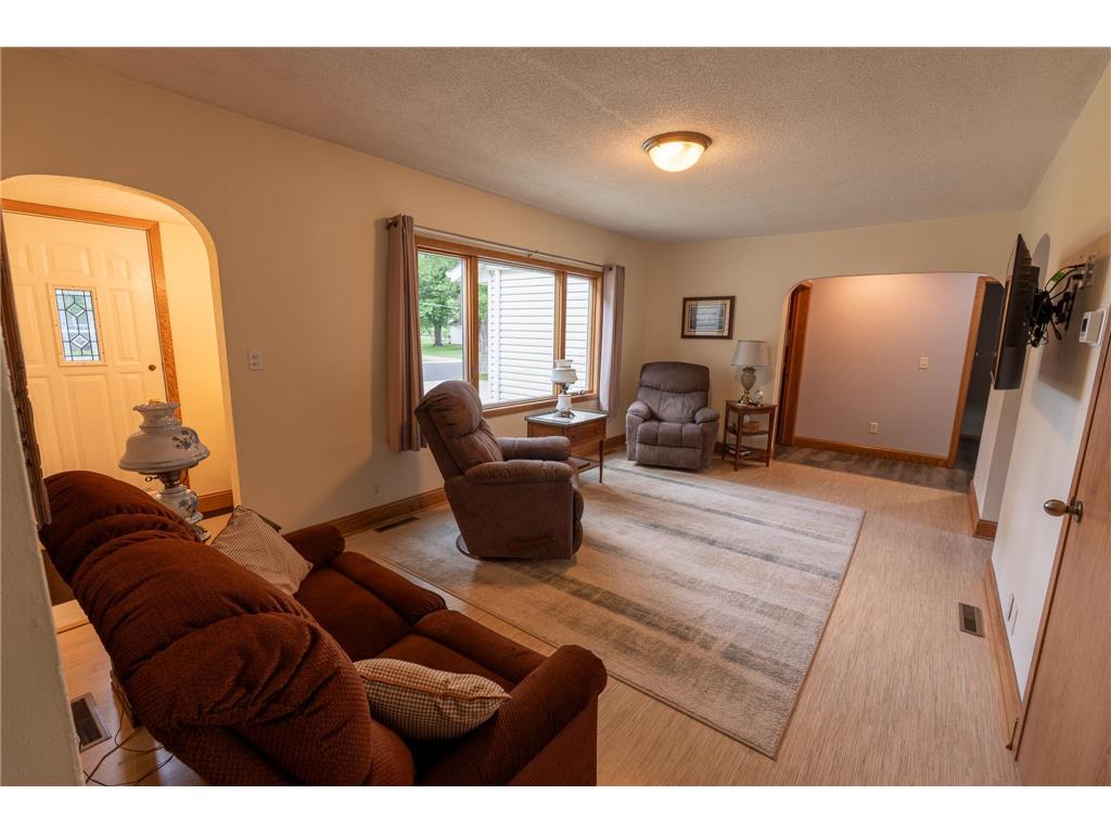 223 E Oak Street Tyler MN 56178 7096187 image15