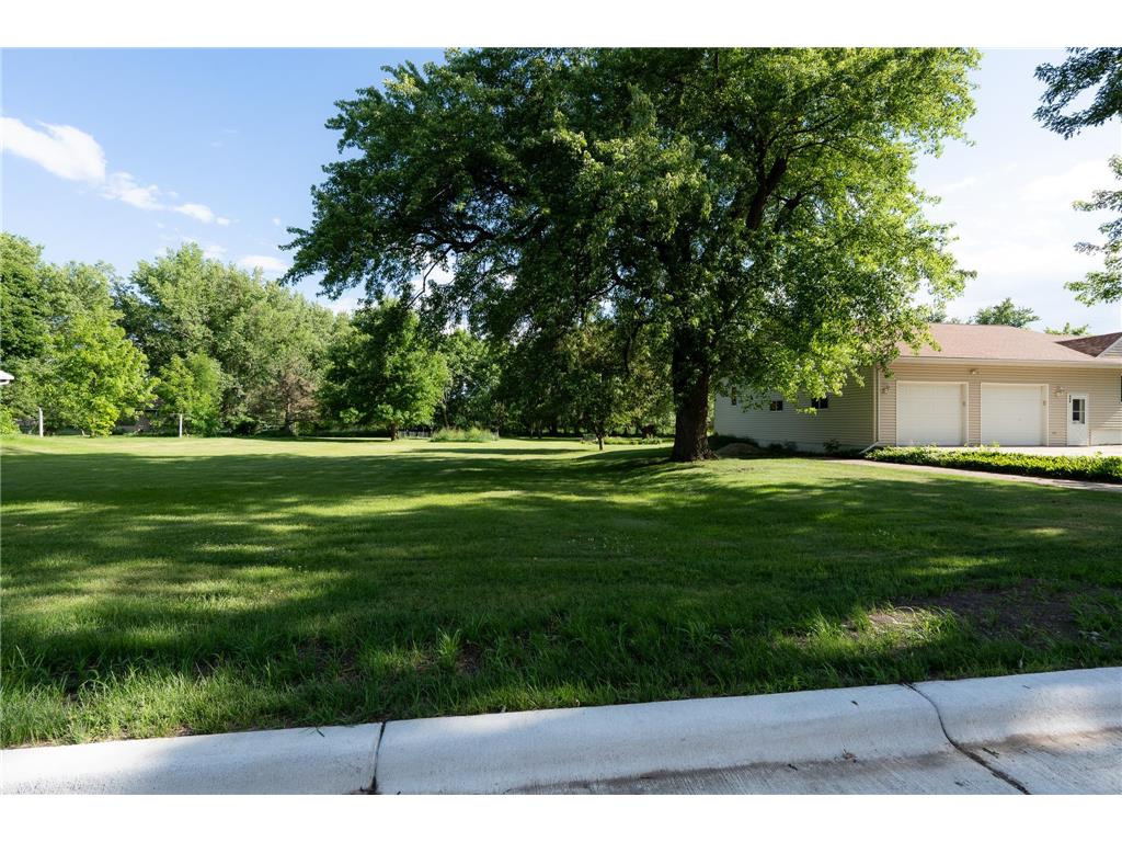 223 E Oak Street Tyler MN 56178 7096187 image24