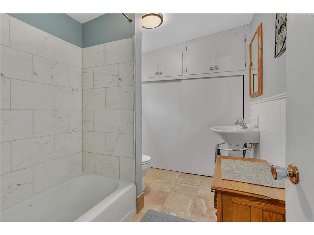 223 Lake Avenue S Spicer MN 56288 - Green 7070284 image23