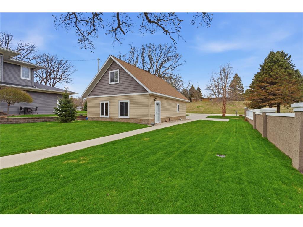 223 Lake Avenue S Spicer MN 56288 - Green 7070284 image3