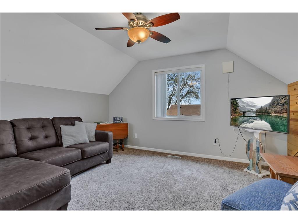 223 Lake Avenue S Spicer MN 56288 - Green 7070284 image32