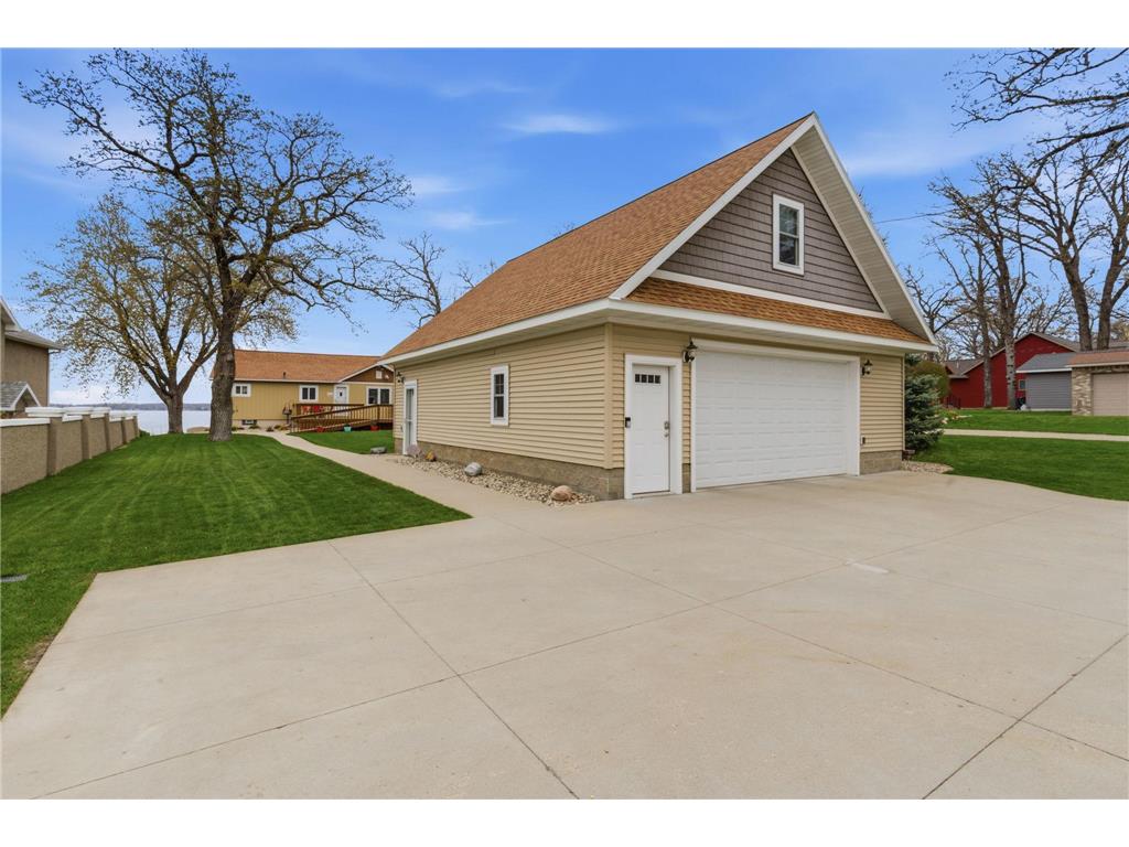 223 Lake Avenue S Spicer MN 56288 - Green 7070284 image7