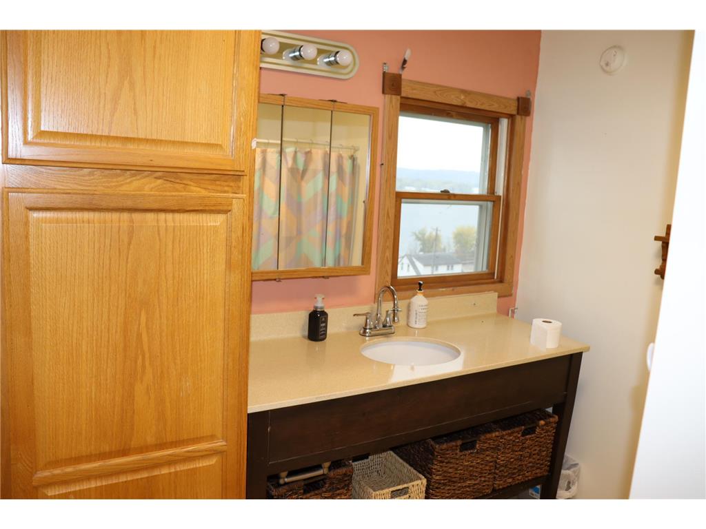 223 S Hill Street Fountain City WI 54629 6803740 image15