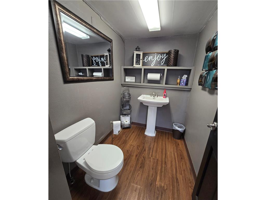 223 W Main Street Pipestone MN 56164 6705586 image12