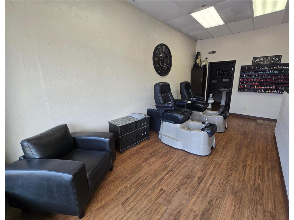 223 W Main Street Pipestone MN 56164 6705586 image13