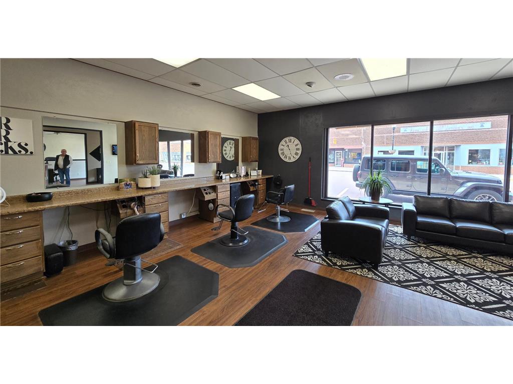 223 W Main Street Pipestone MN 56164 6705586 image6