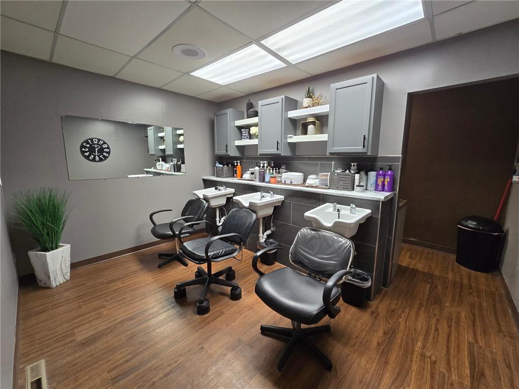 223 W Main Street Pipestone MN 56164 6705586 image9