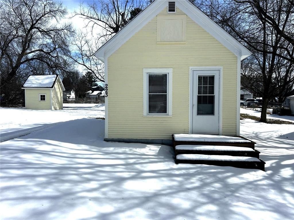 223 Walker Avenue S New York Mills MN 56567 7037000 image1