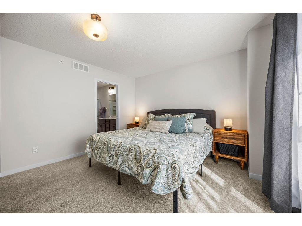 2230 Gateway Curve North Saint Paul MN 55109 7044266 image34