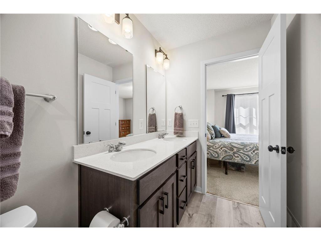 2230 Gateway Curve North Saint Paul MN 55109 7044266 image38