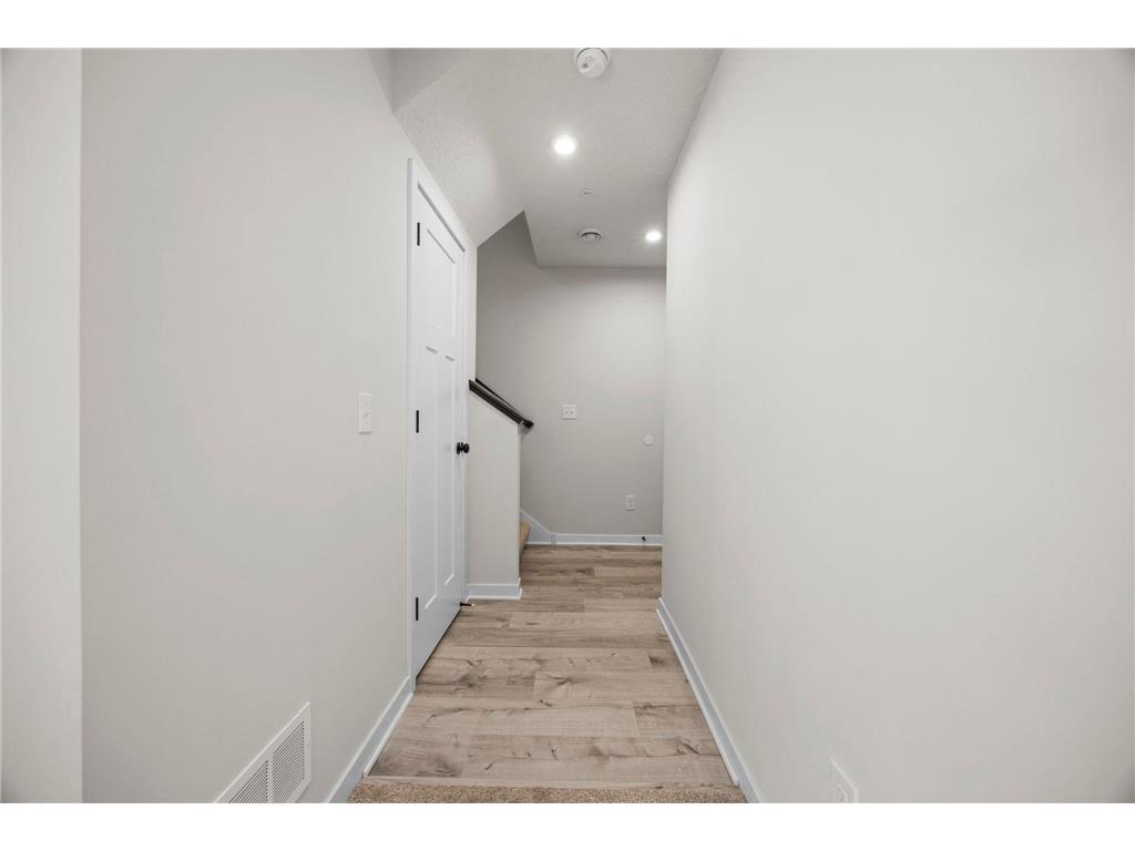 2230 Gateway Curve North Saint Paul MN 55109 7044266 image48