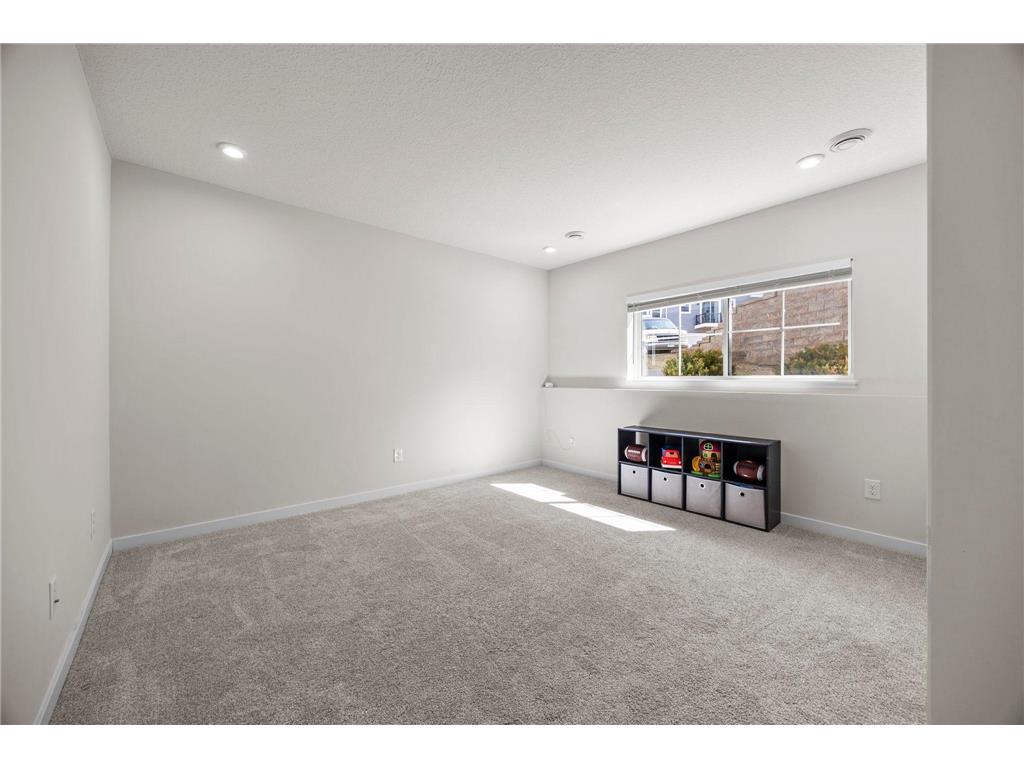 2230 Gateway Curve North Saint Paul MN 55109 7044266 image49