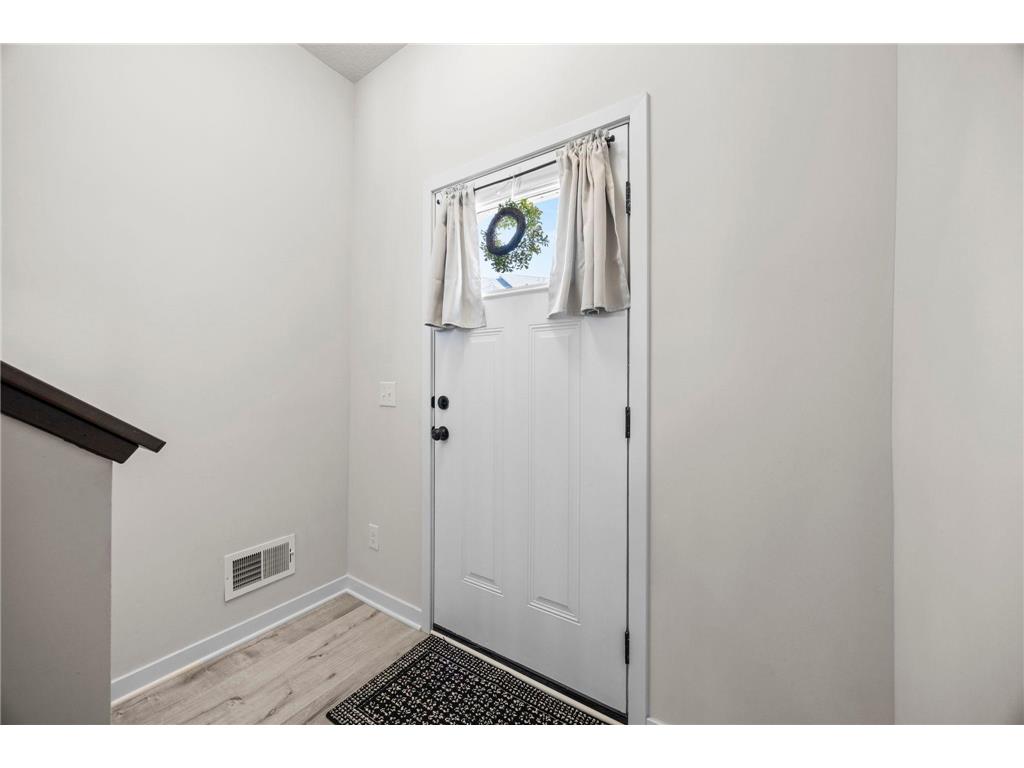 2230 Gateway Curve North Saint Paul MN 55109 7044266 image8