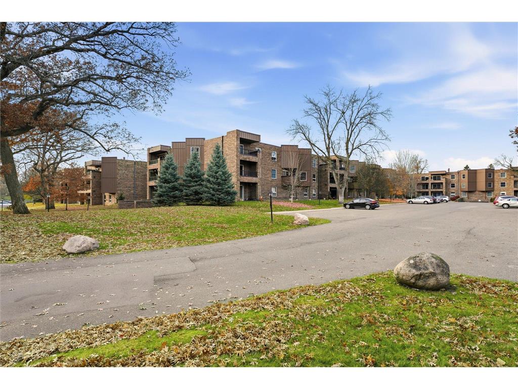 2230 Midland Grove Road #108 Roseville MN 55113 6816447 image1