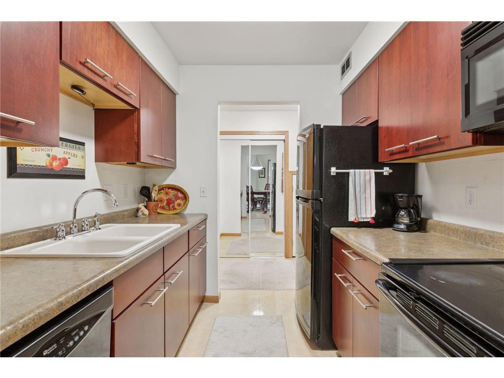 2230 Midland Grove Road #208 Roseville MN 55113 6785504 image16