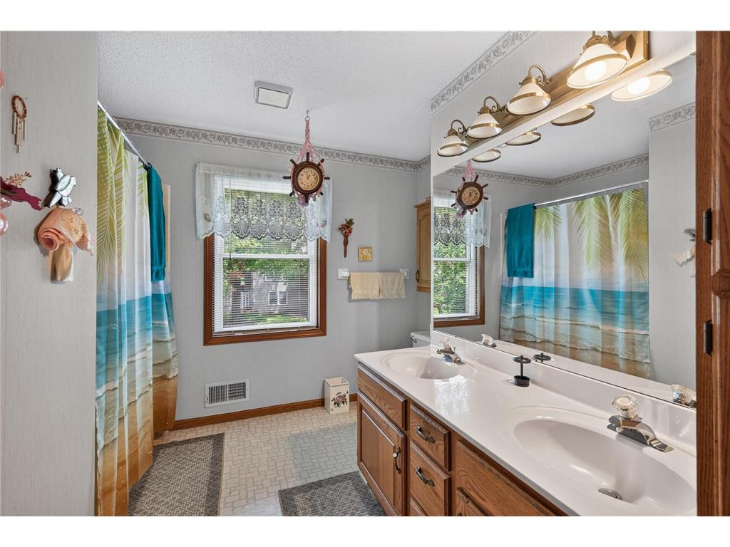 2230 Woodbridge Way Woodbury MN 55125 7100844 image20