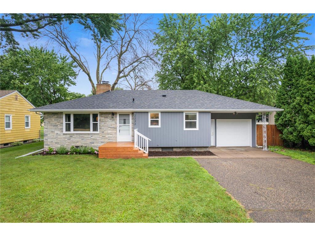 2233 17th Avenue E North Saint Paul MN 55109 6759196 image1