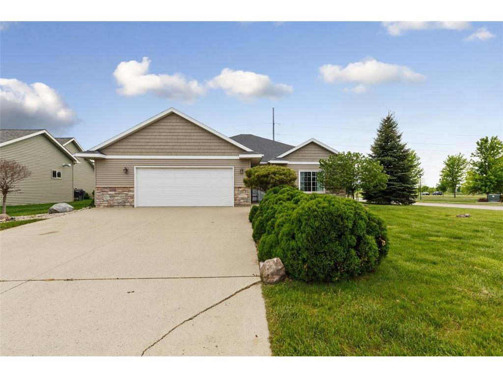 2233 Fairbanks Drive North Mankato MN 56003 6541030 image1