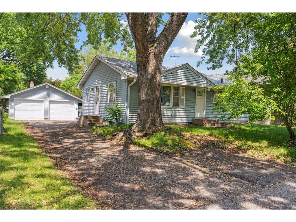2237 Holloway Avenue E North Saint Paul MN 55109 6719625 image1