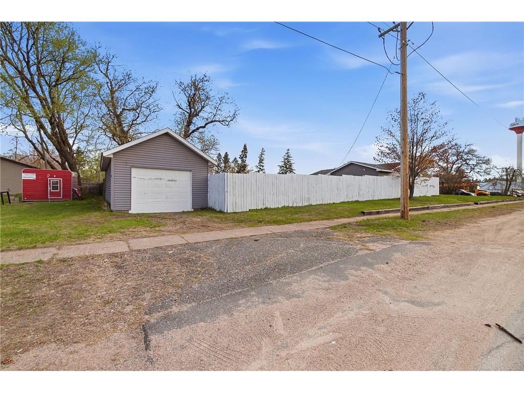 224 E 2nd Street Pillager MN 56473 7065485 image18