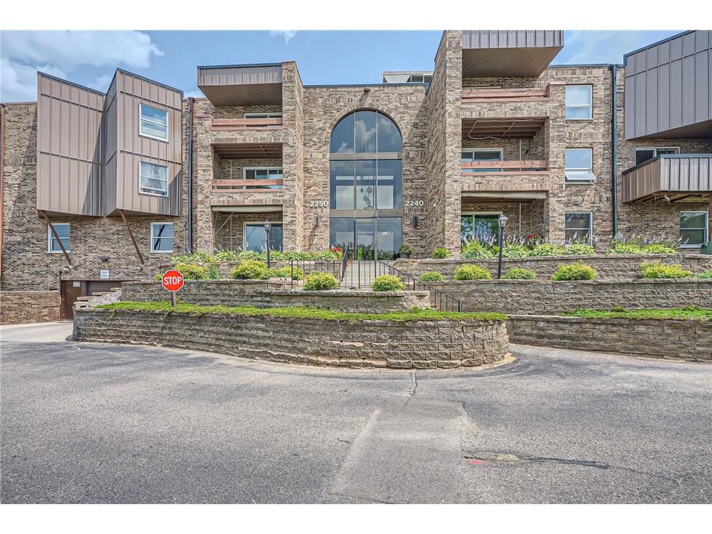 2240 Midland Grove Road #103 Roseville MN 55113 6398606 image1