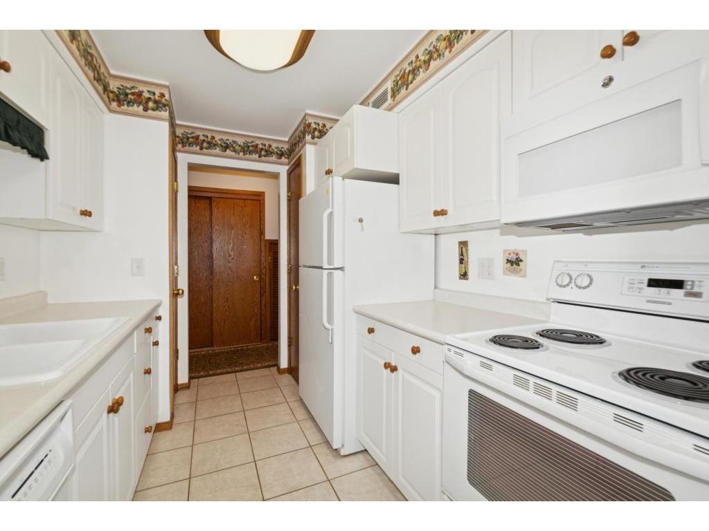 2240 Midland Grove Road #201 Roseville MN 55113 6824584 image10