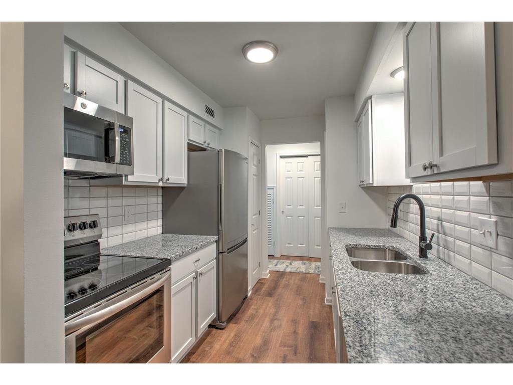 2240 Midland Grove Road #303 Roseville MN 55113 6467630 image1