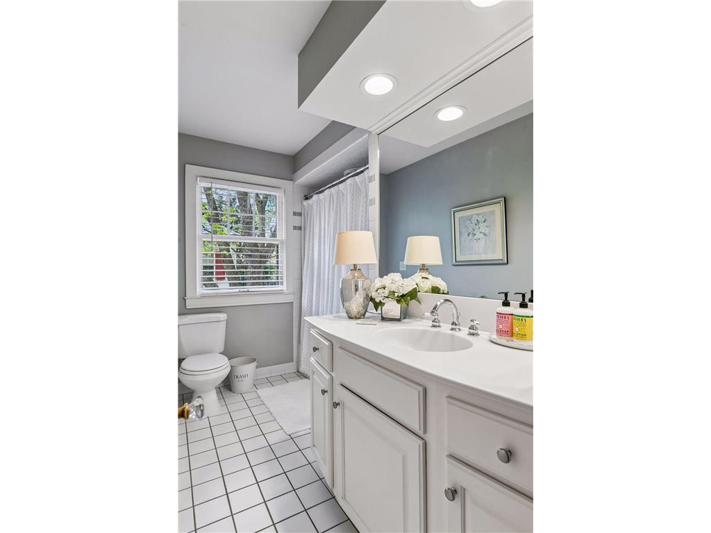 2240 W Lake Of The Isles Parkway Minneapolis MN 55405 - Lake of the Isles 7068826 image37
